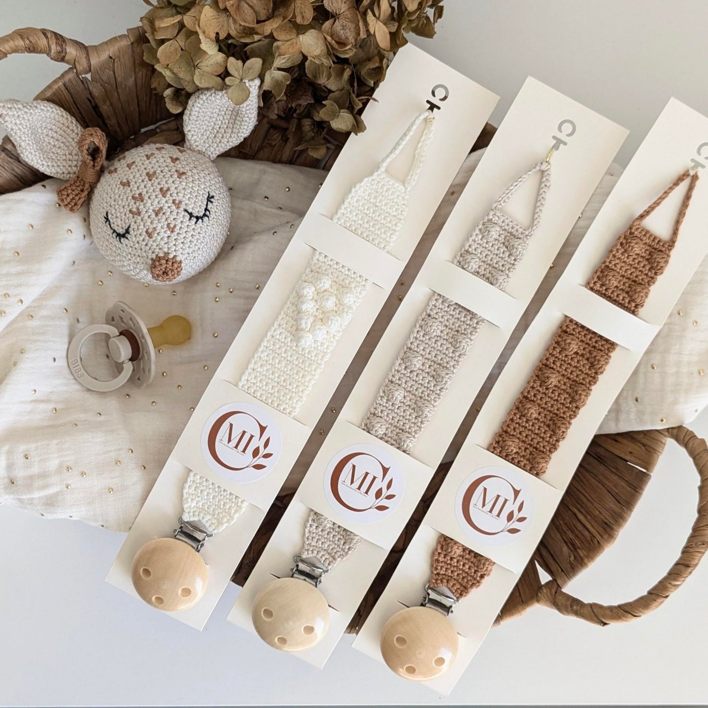 Attache tétine au crochet • Motif coeur