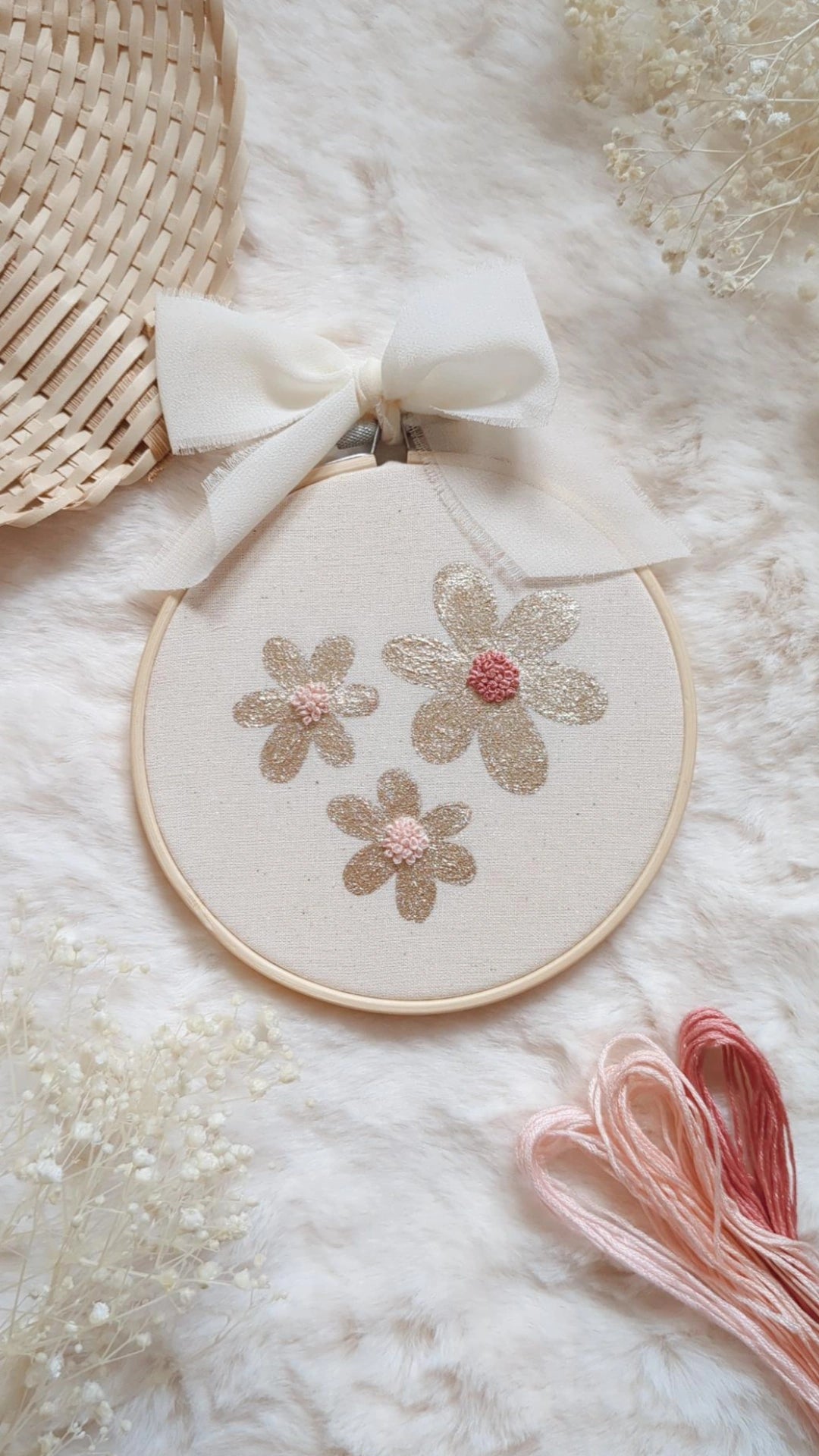 Tambour flower • Fleurs avec broderie