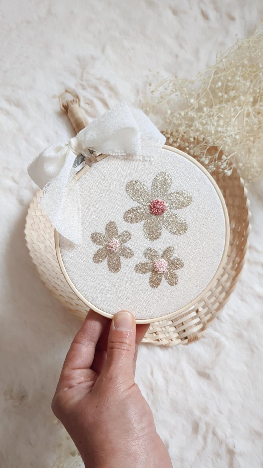 Tambour flower • Fleurs avec broderie