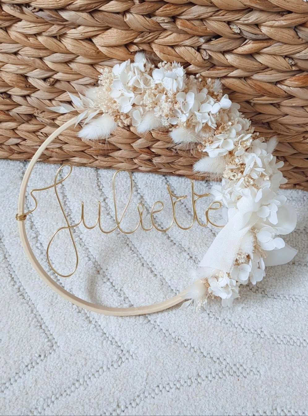 Couronne décorative en fleurs séchées