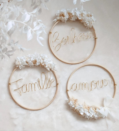 Couronne décorative en fleurs séchées