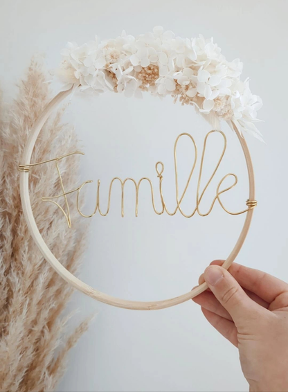 Couronne décorative en fleurs séchées