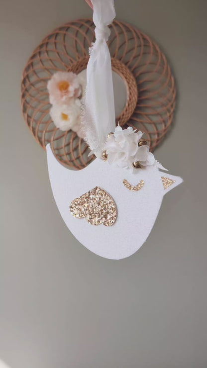 Oiseau en feutrine fleurie • Déco bohème chambre d'enfant