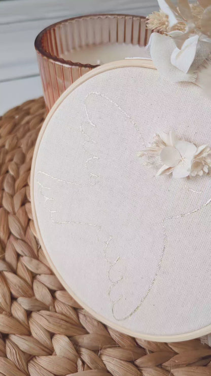 Douce hirondelle • Tambour hirondelle doré et fleuri à la main