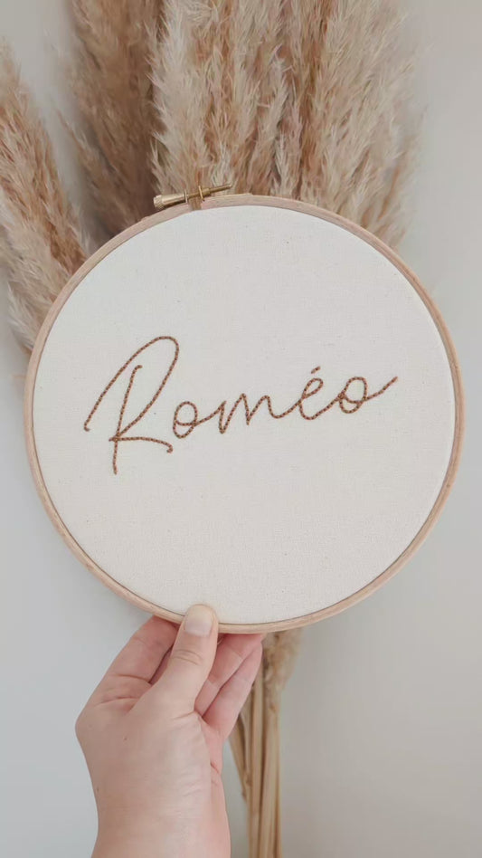 Tambour brodé à la main • Tambour personnalisé avec prénom ou mot