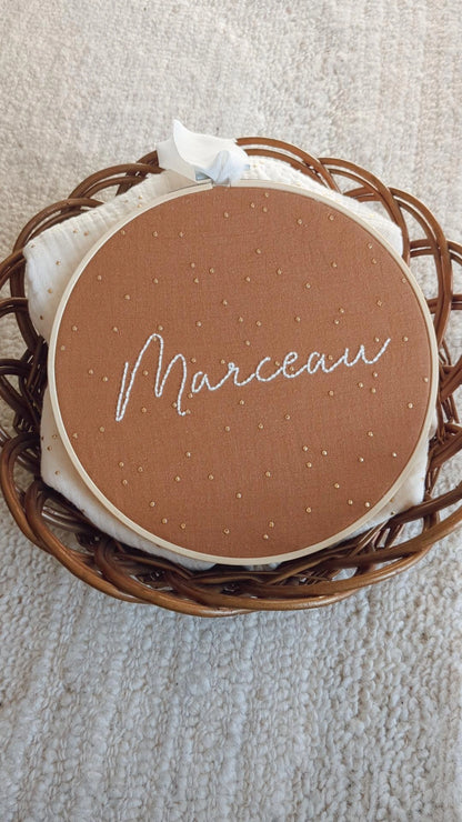 Tambour brodé modèle Marceau
