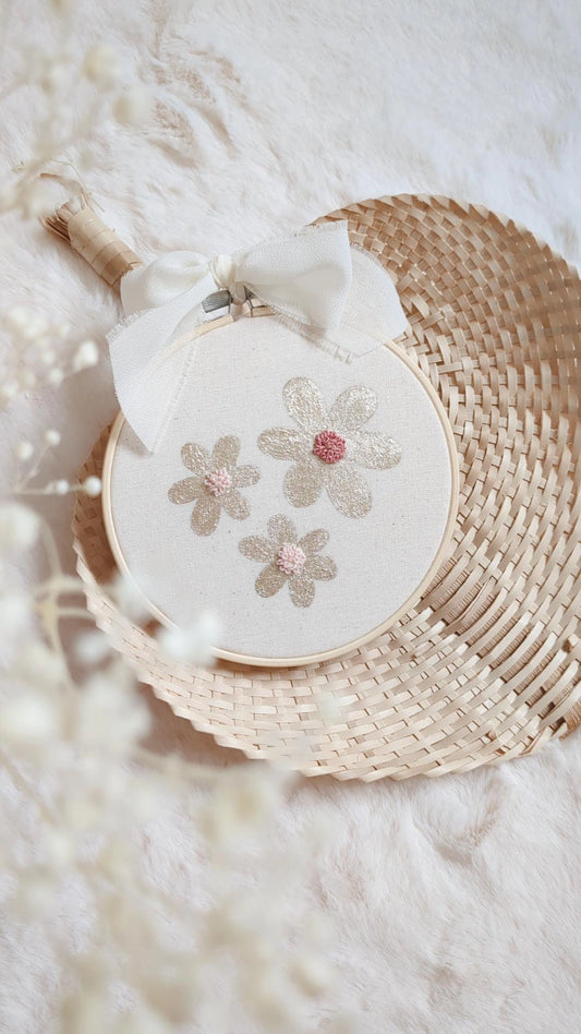 Tambour flower • Fleurs avec broderie