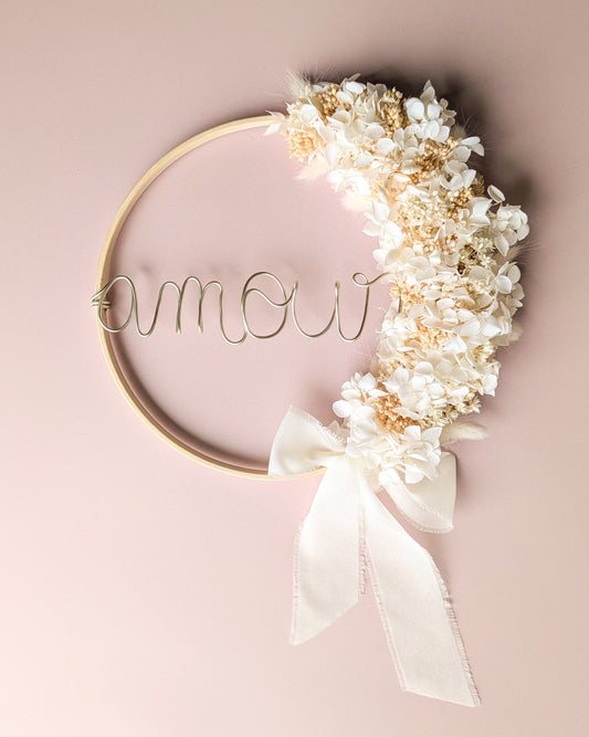 Couronne décorative en fleurs séchées