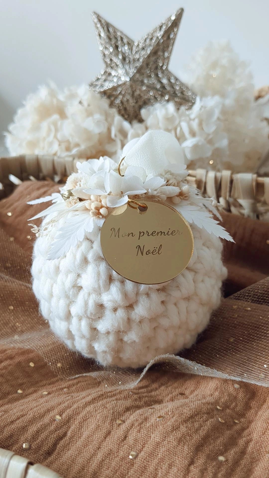 Boule de Noël au crochet et fleurs séchées • Boule de Noël de luxe • Boule de Noël Mon premier Noël