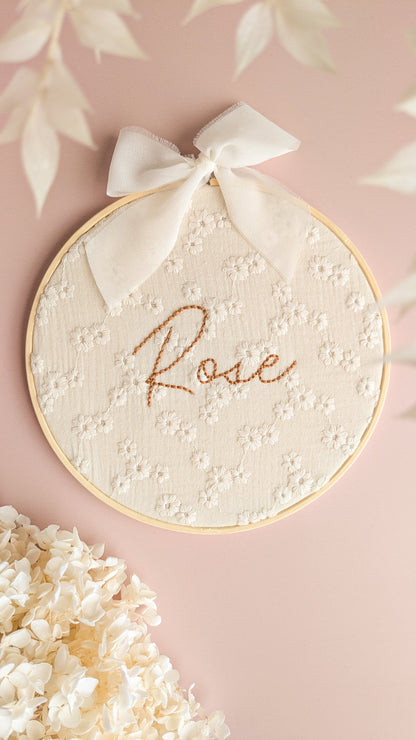 Tambour brodé modèle Rose