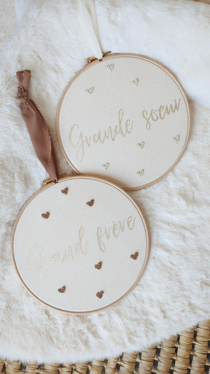 Tambour Grand frère/Grande soeur • Tambour peint et brodé pour annonce grossesse