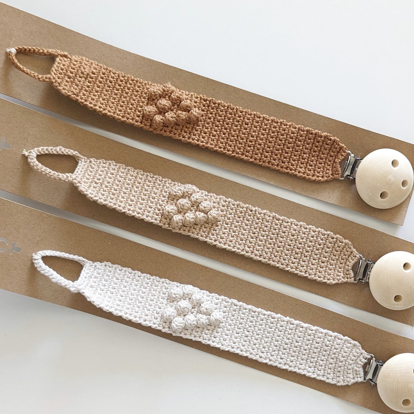 Patron attache tétine cœur au crochet • Je crochète l'attache tétine de mon bébé