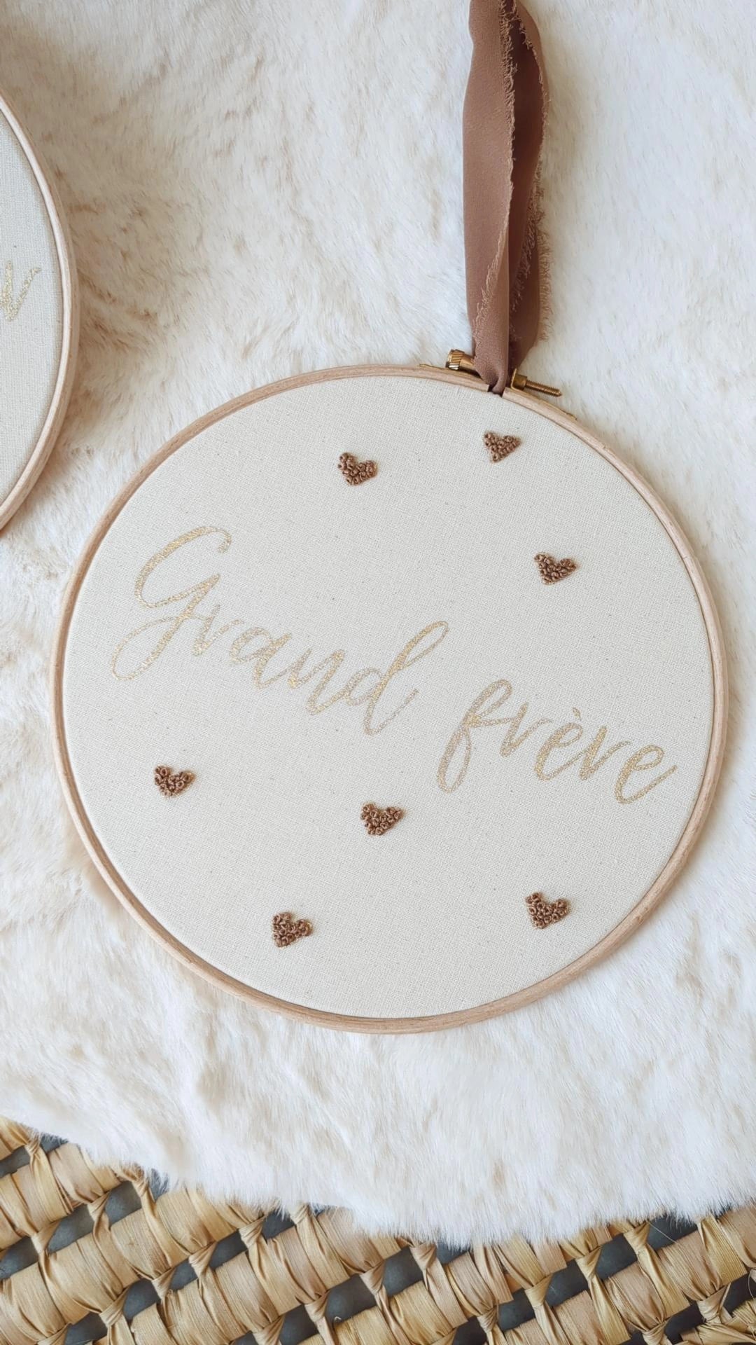 Tambour Grand frère/Grande soeur • Tambour peint et brodé pour annonce grossesse