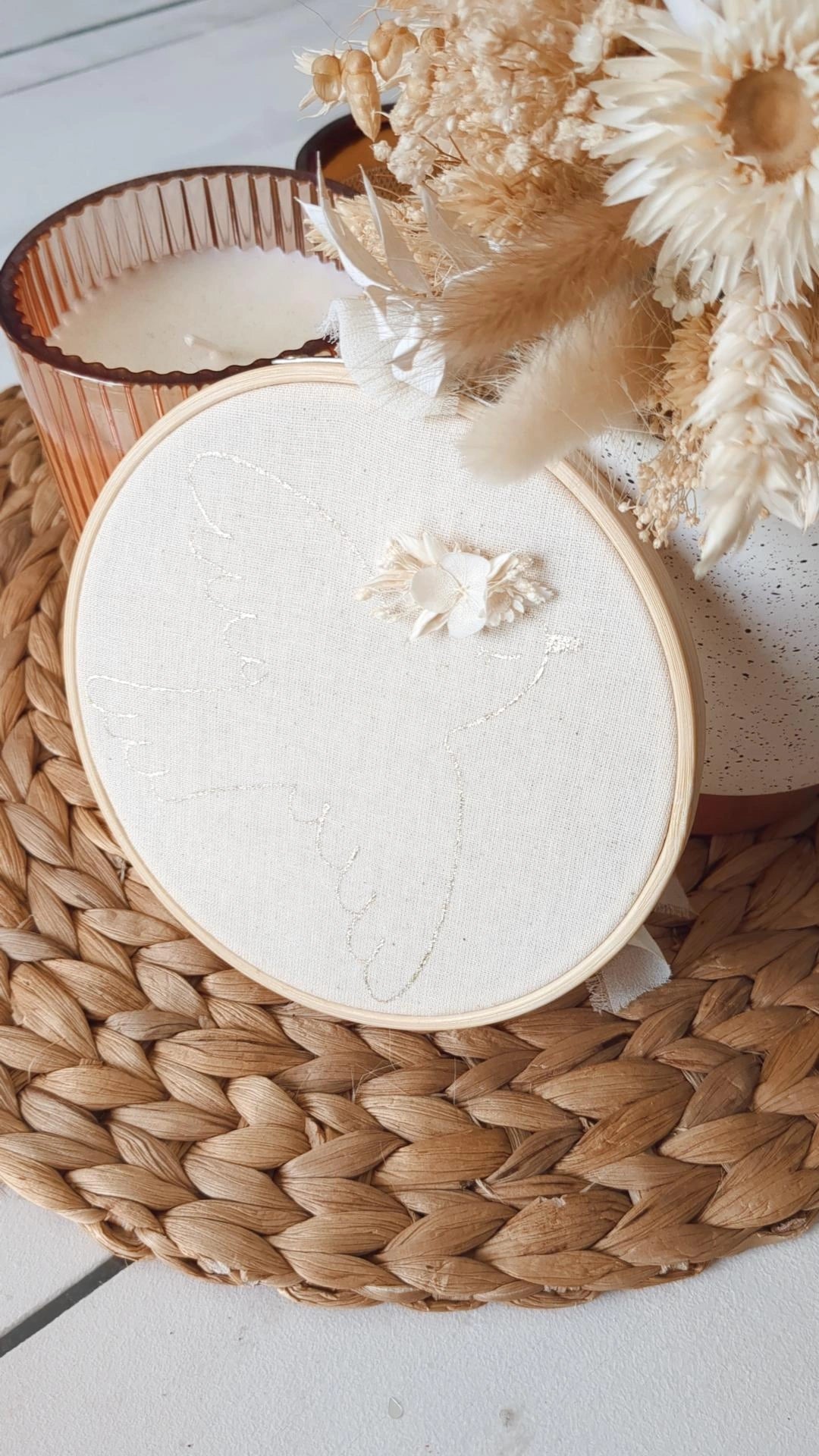 Douce hirondelle • Tambour hirondelle doré et fleuri à la main