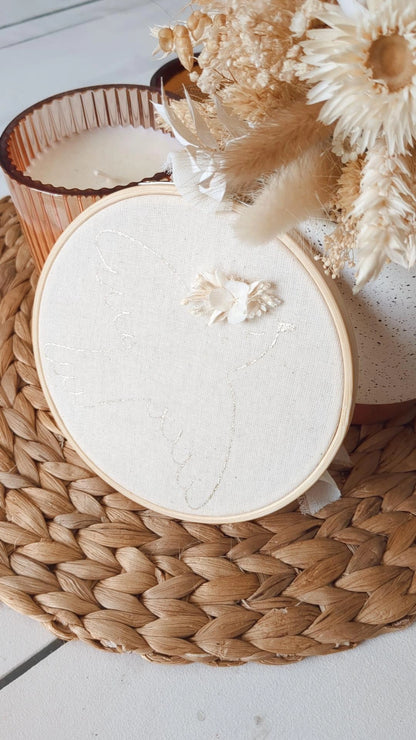 Douce hirondelle • Tambour hirondelle doré et fleuri à la main